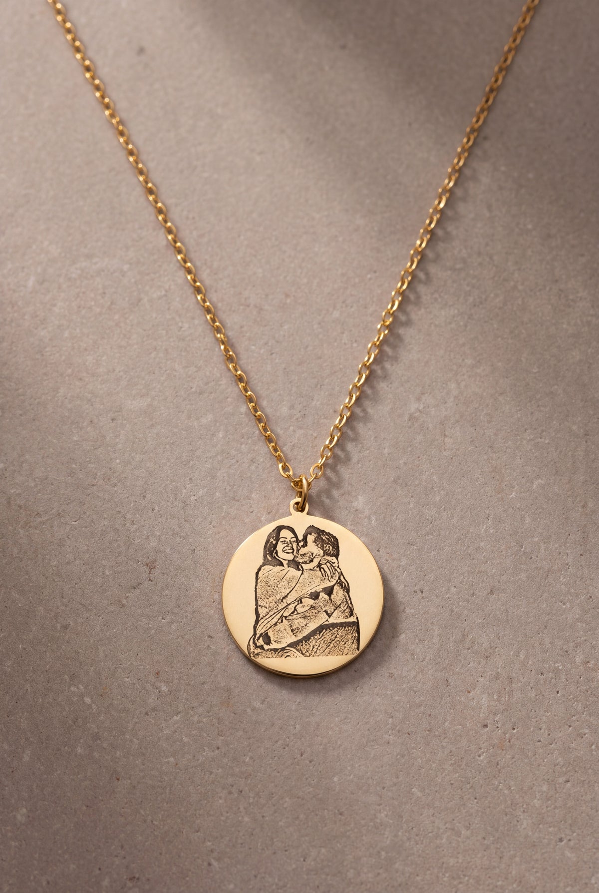 Couple Portrait Disc Necklace – product detail