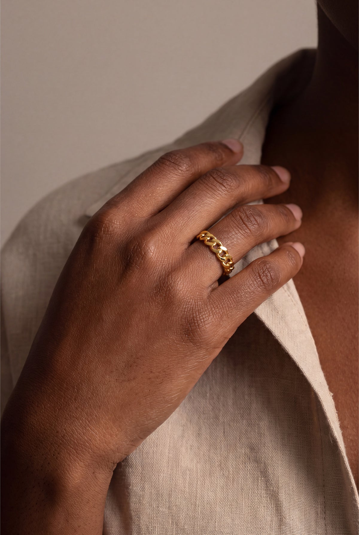 Curb Chain Ring – on model, second view