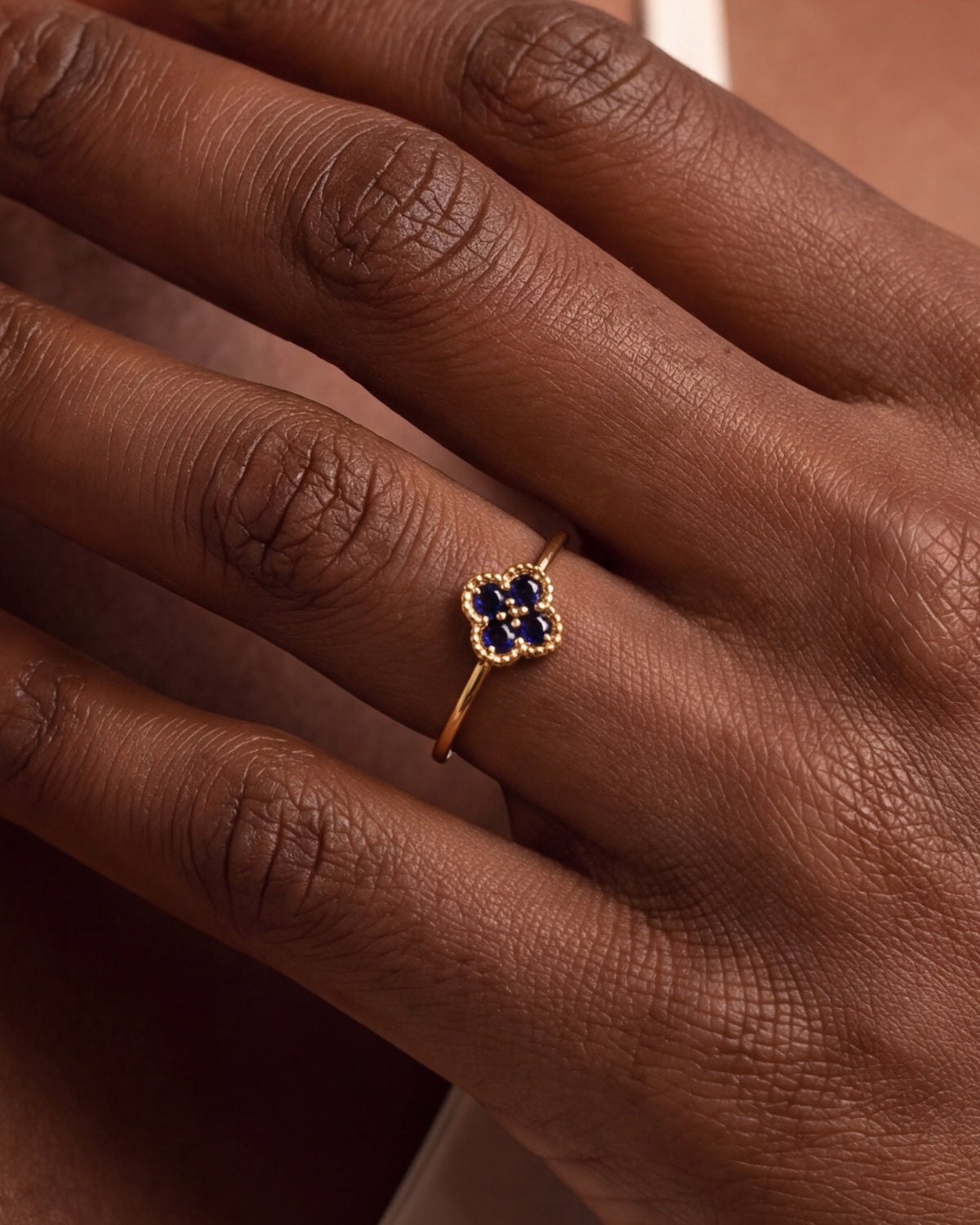 Dark Blue Stone Clover Ring – close-up