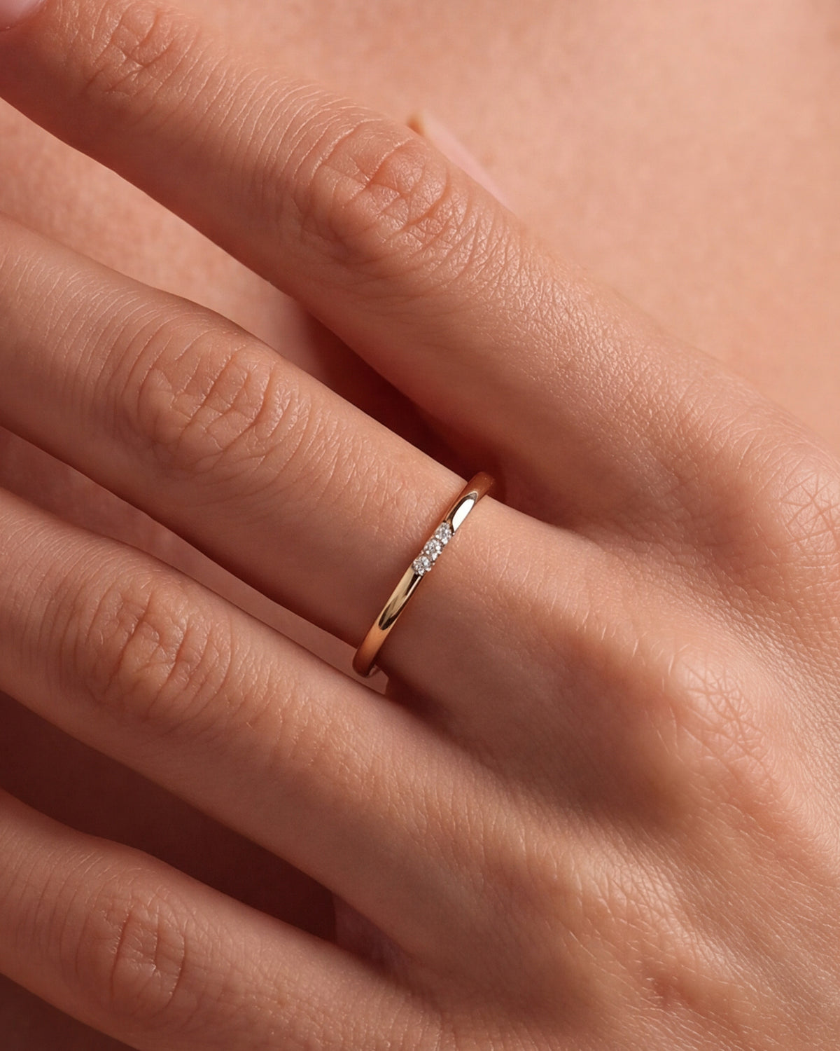 Flush-Set Stone Band Ring – close-up