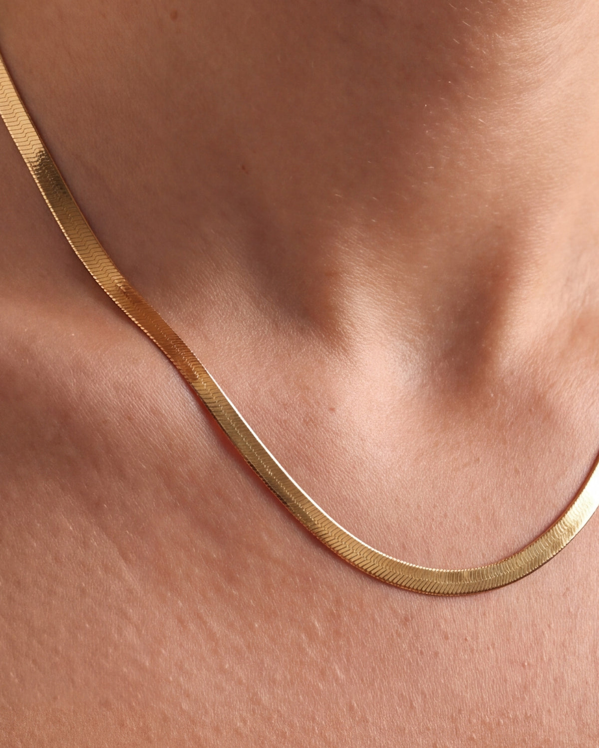 Herringbone Chain Necklace – close-up