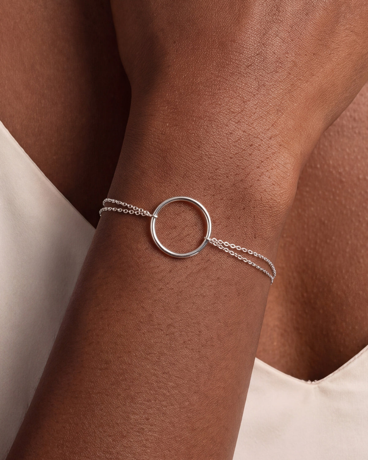 Personalizable Open Circle Bracelet – close-up