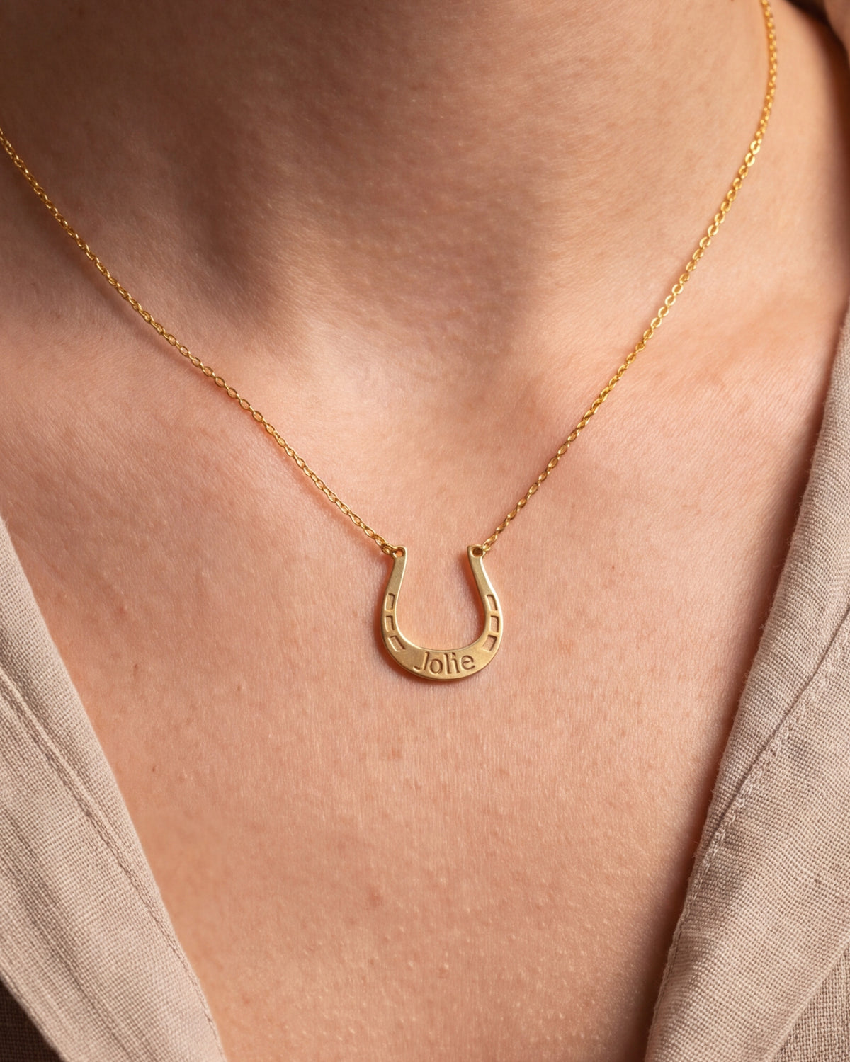 Personalized Horseshoe Name Necklace – close-up