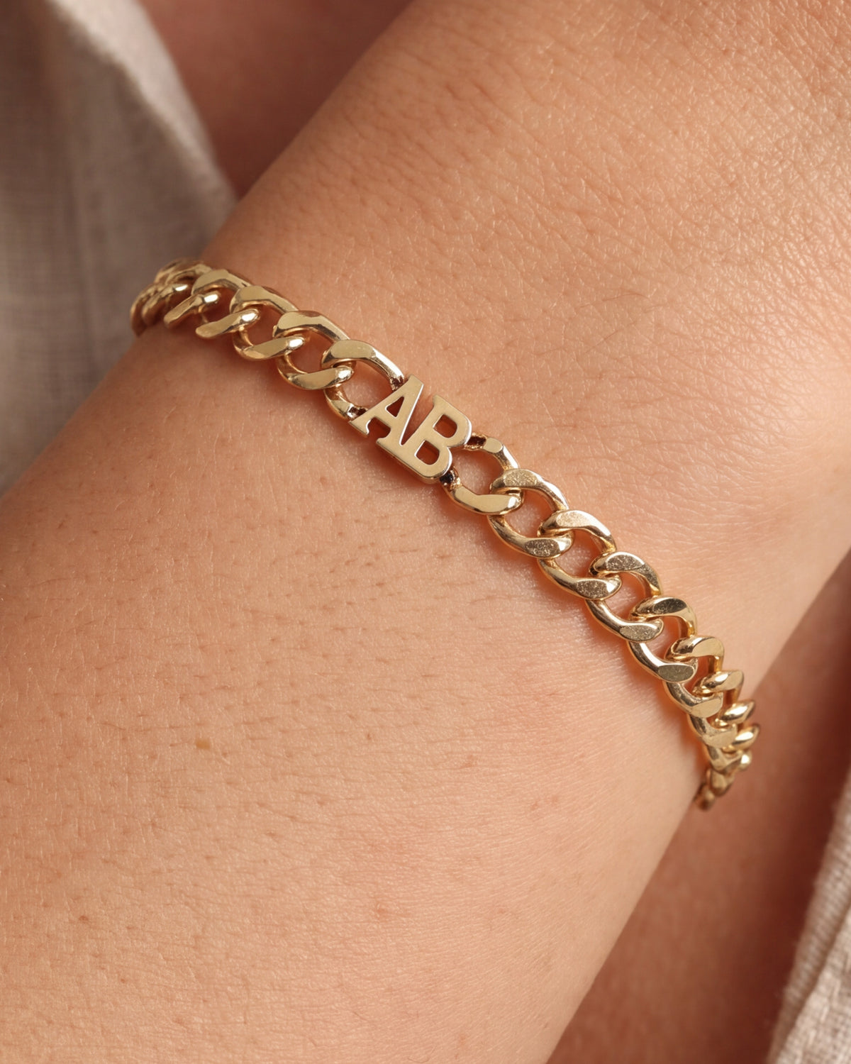 Personalized Initial Curb Chain Bracelet – close-up