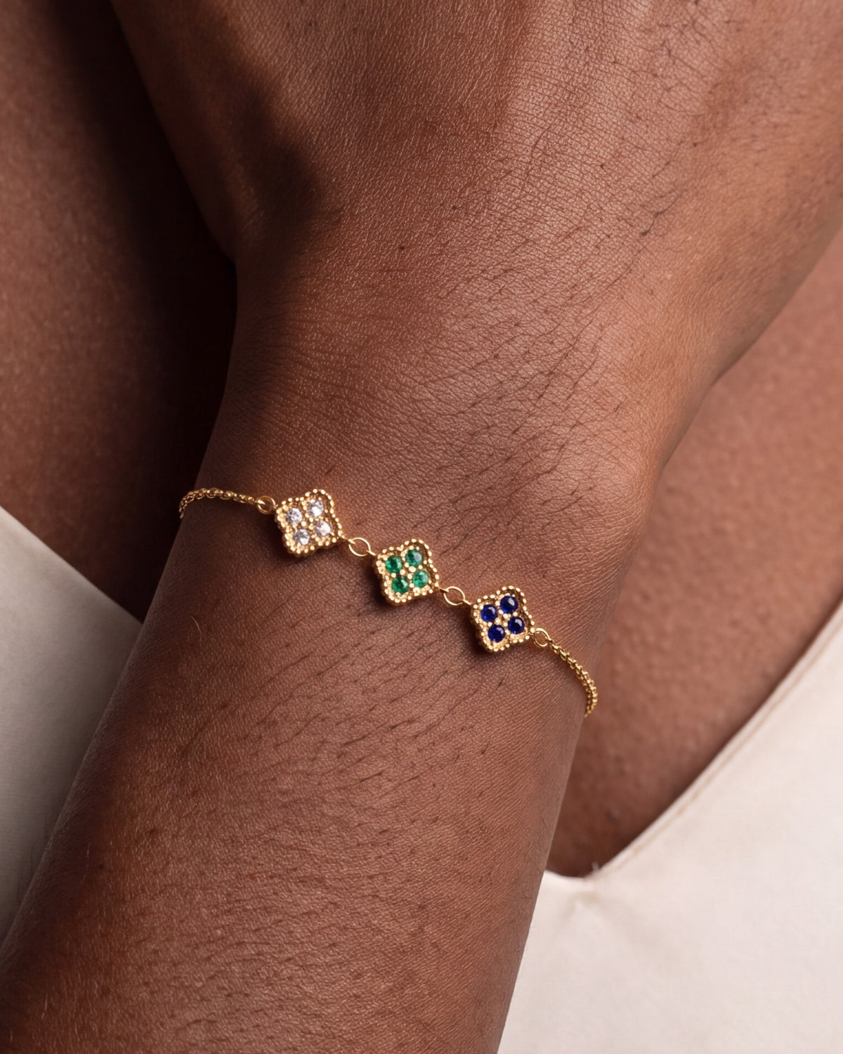Personalized Linked Birthstone Clover Bracelet – close-up