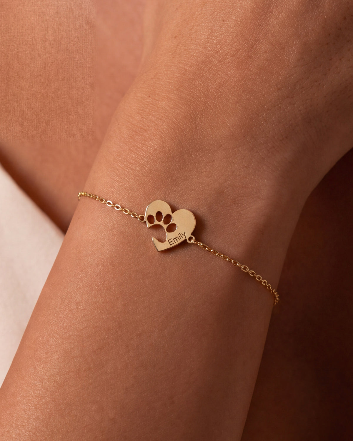 Personalized Pet Name Heart Bracelet – close-up