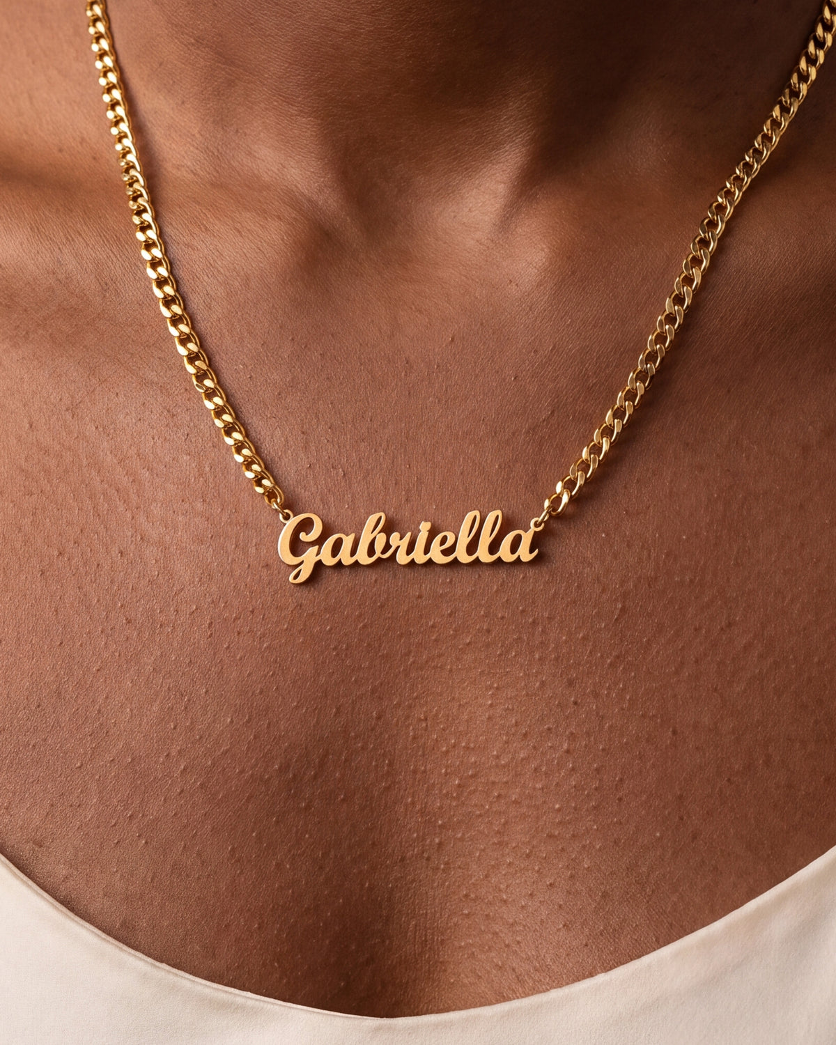 Bold Script Name Necklace on Curb Chain – close-up