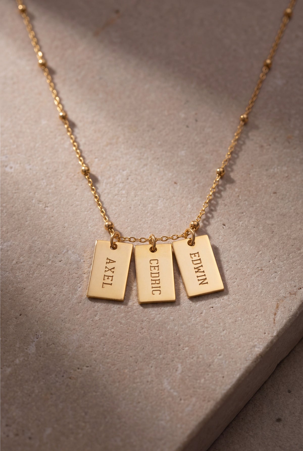 Personalized Vertical Name Tag Necklace – product detail