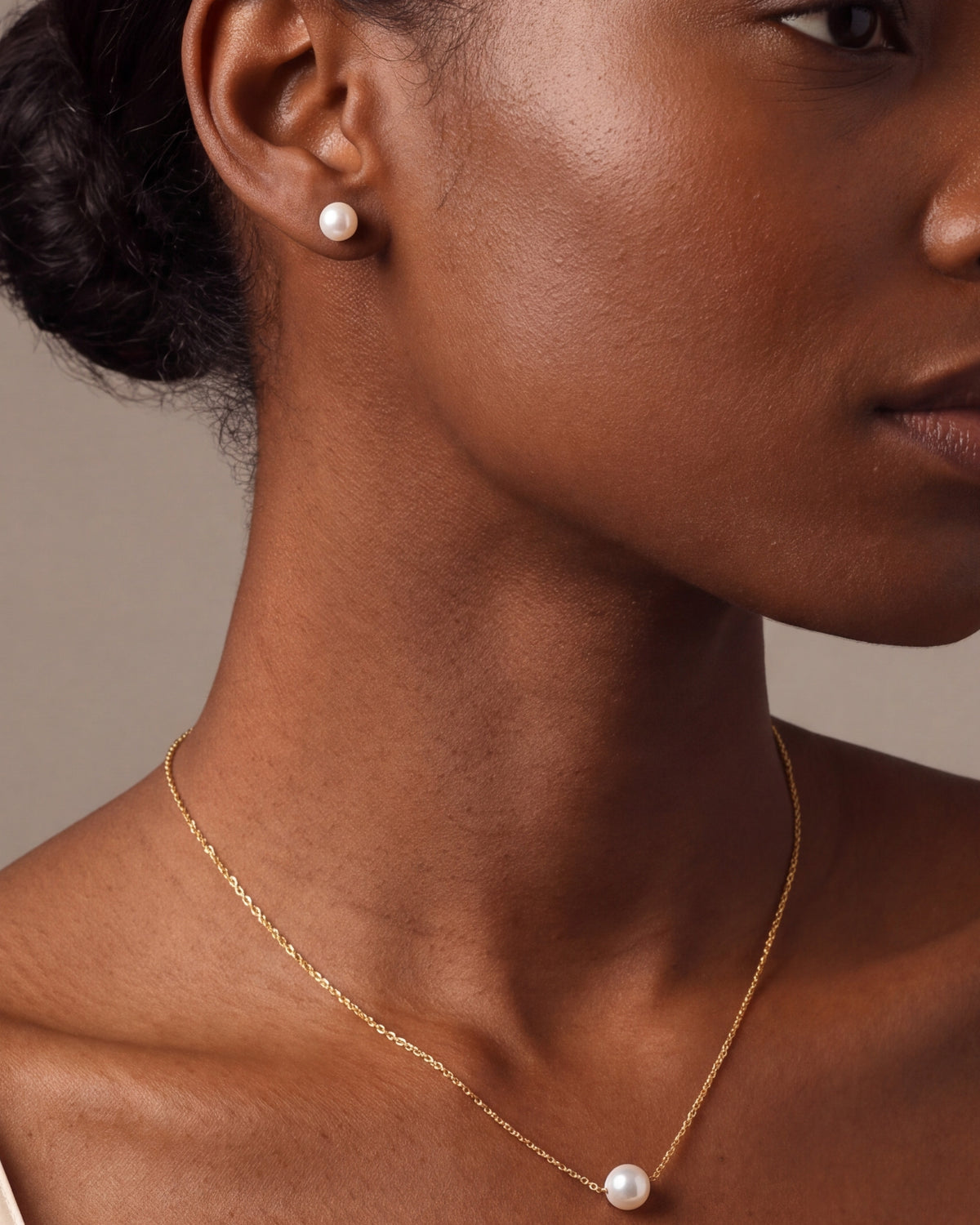 Single Pearl Necklace & Stud Earring Set – close-up